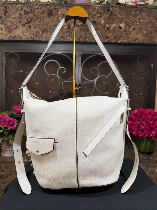 Marc Jacobs Handbags - Marc Jacobs White Pebbled Leather Hobo Shoulder Bag